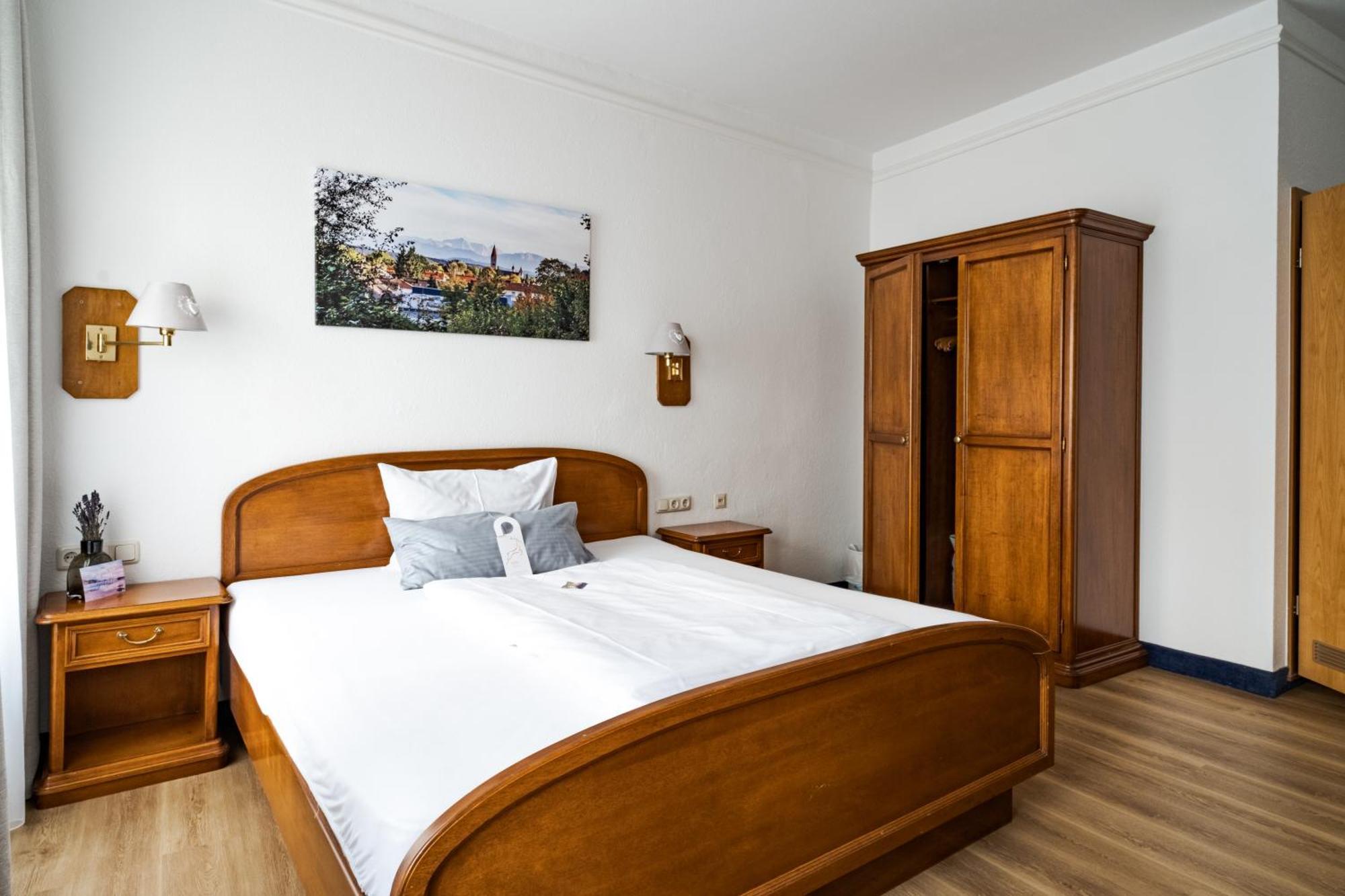 Hotel Goldener Hirsch Kaufbeuren Dış mekan fotoğraf