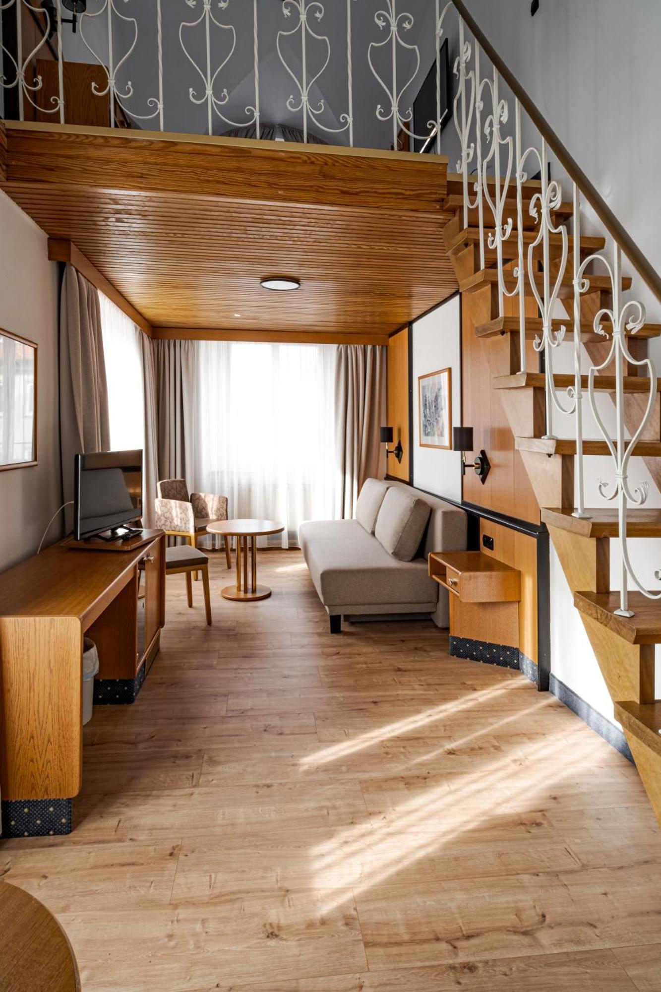 Hotel Goldener Hirsch Kaufbeuren Dış mekan fotoğraf