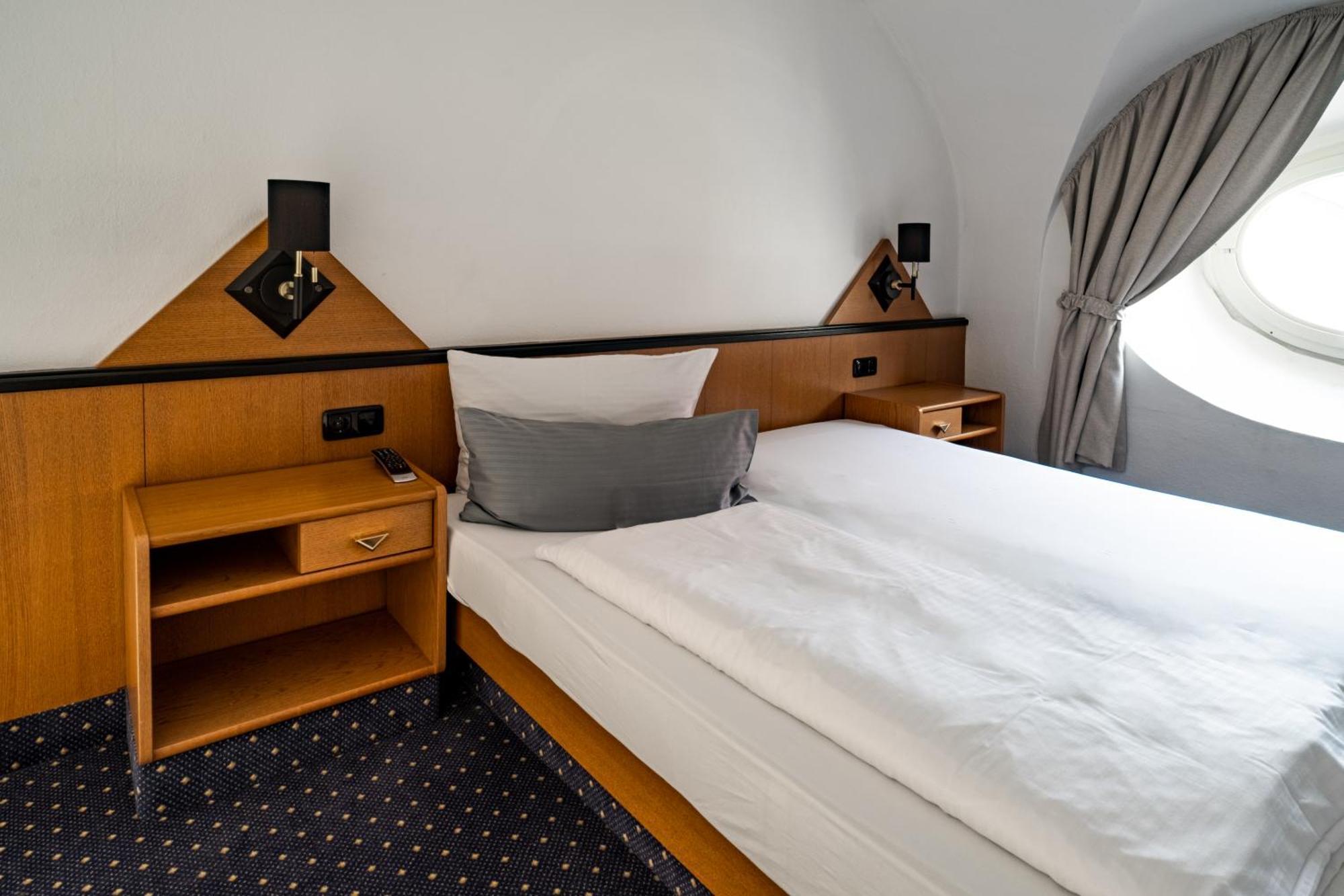 Hotel Goldener Hirsch Kaufbeuren Dış mekan fotoğraf